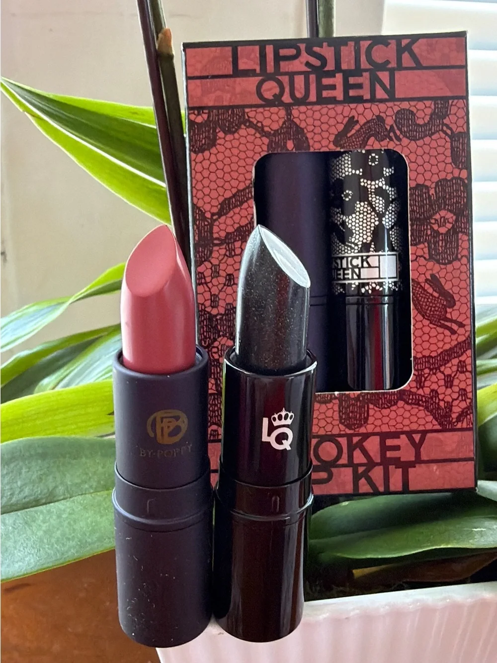 BUNDLO 2,Lipstick Queen Smokey Lip Kit — Soft Pink & Deep Black-Shimmer Lipstick